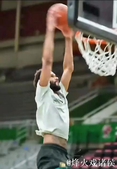 辽宁男篮迎精彩表现，球迷重返看台，杨鸣依然面临三大疑问