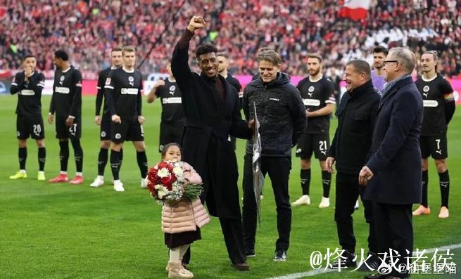 拜仁主场致敬科曼：一场迟来的告别仪式